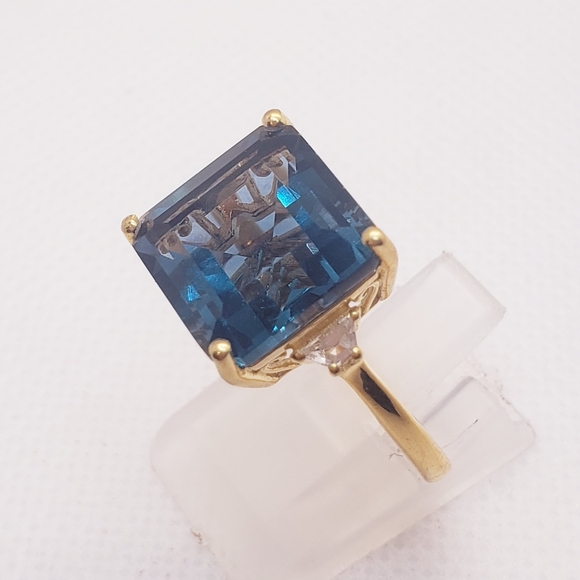 SOLD Rare Asscher Cut Dean Teal Fluorite and White Topaz Ring - Picture 9 of 11